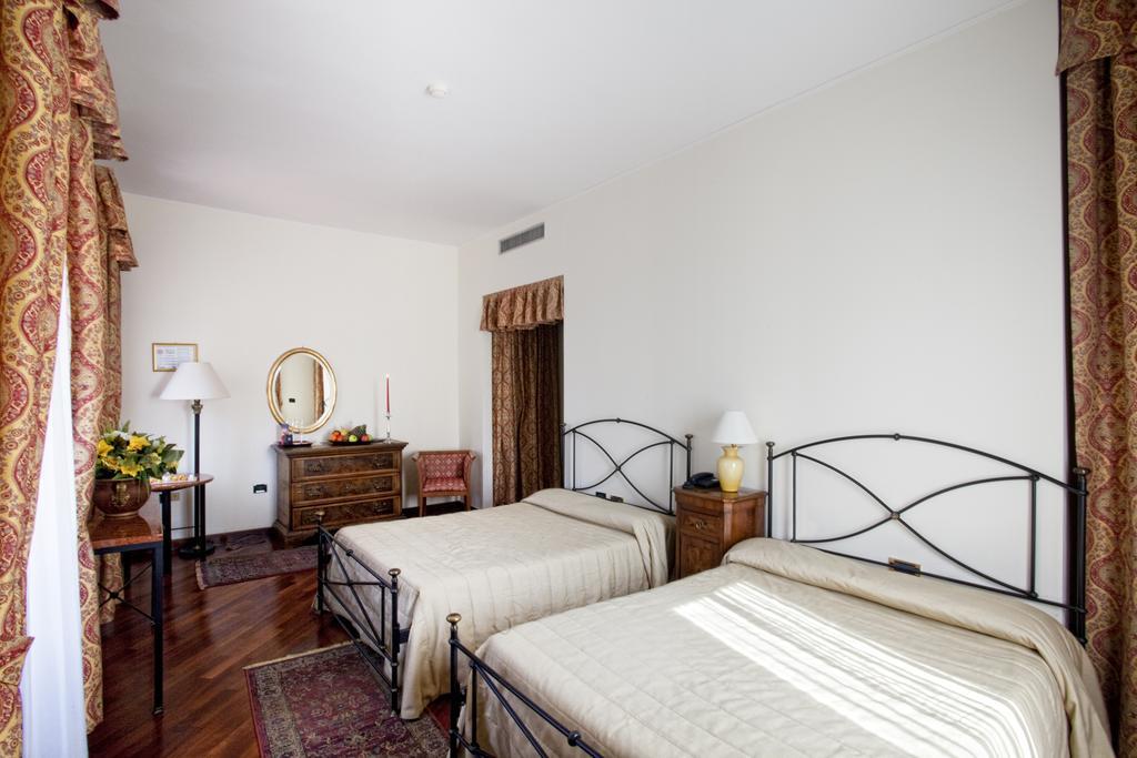 Monte Del Re Hotel Dozza Eksteriør billede